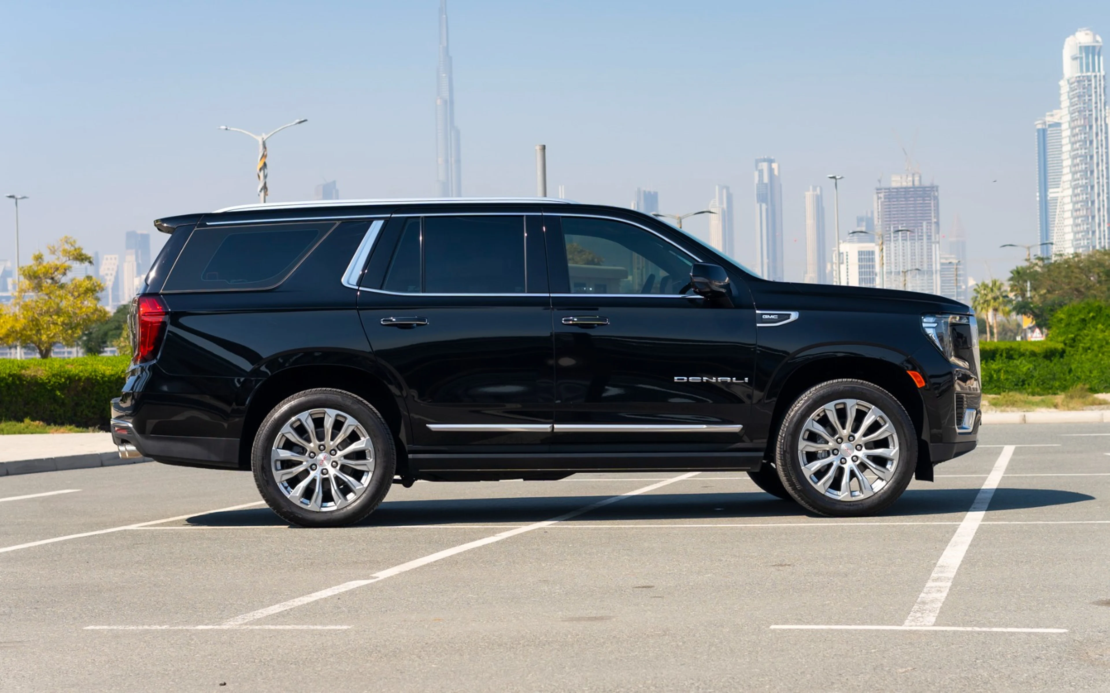 black gmc denali 2024 19744 a718f0024cdfd22c370377c5ff23e6d3